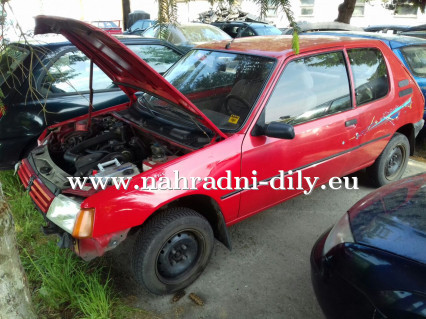 Peugeot 205 červená na náhradní díly ČB / nahradni-dily.eu