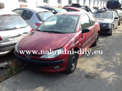 Peugeot 206 3dv 1.1i červená na díly ČB / nahradni-dily.eu