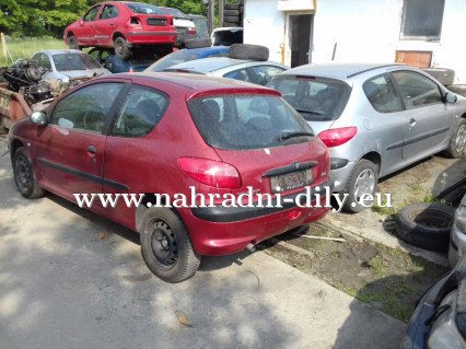 Peugeot 206 3dv 1.1i červená na díly ČB / nahradni-dily.eu