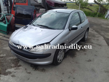 Peugeot 206 1.4hdi stříbrná na díly ČB