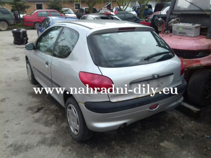 Peugeot 206 1.4hdi stříbrná na díly ČB / nahradni-dily.eu