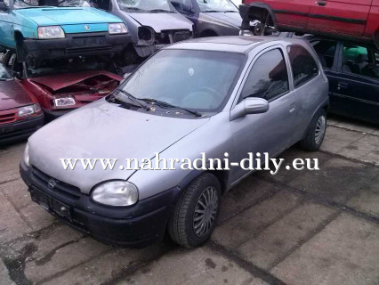 Opel Corsa 3dv stříbrná na díly Praha / nahradni-dily.eu