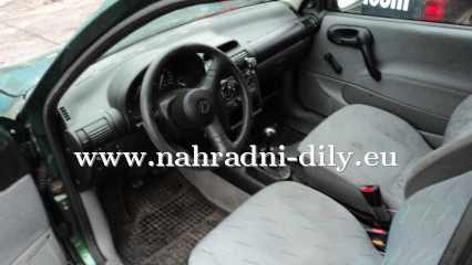 Opel Corsa 3dv zelená na náhradní díly Praha / nahradni-dily.eu