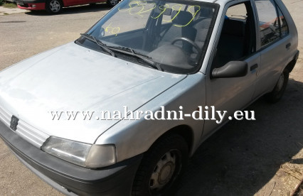 Peugeot 106 šedá metalíza na díly Brno / nahradni-dily.eu