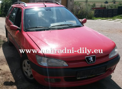 Peugeot 306 kombi červená na díly Brno / nahradni-dily.eu