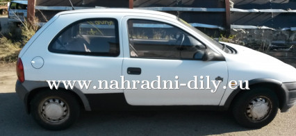 Opel Corsa bílá na díly Brno / nahradni-dily.eu