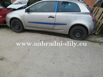 Fiat Stilo stříbrná na díly Plzeň / nahradni-dily.eu