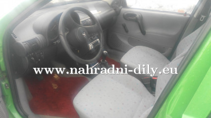 Opel Corsa zelená na díly Brno / nahradni-dily.eu