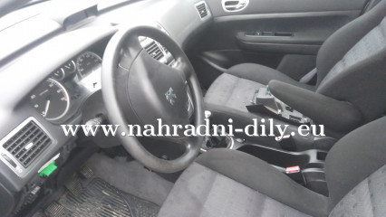 Peugeot 307 šedá metalíza na díly Brno / nahradni-dily.eu