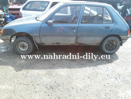 Peugeot 205 modrá na díly Plzeň / nahradni-dily.eu