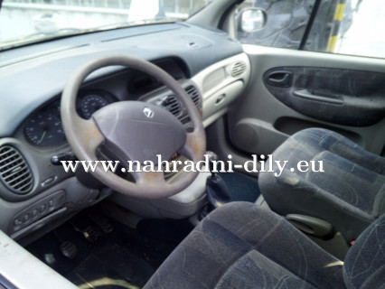 Renault Scenic šedá - díly z tohoto vozu / nahradni-dily.eu