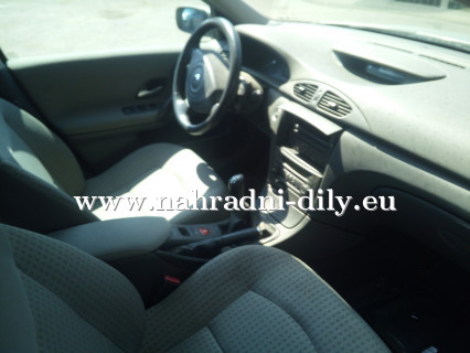 Renault Laguna 2 stříbrná - díly z tohoto vozu / nahradni-dily.eu