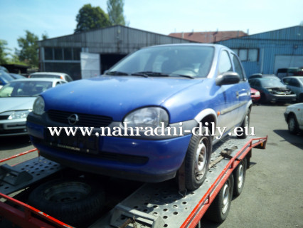 Opel Corsa modrá - díly z tohoto vozu