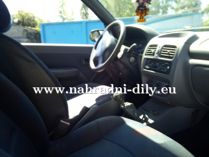 Renault Clio modrá - díly z tohoto vozu / nahradni-dily.eu