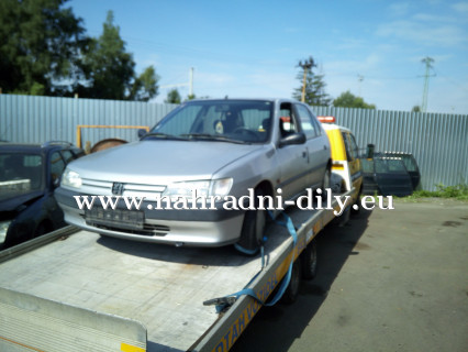 Peugeot 306 stříbrná - díly z tohoto vozu / nahradni-dily.eu