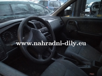 Nissan Primera zelená - díly z tohoto vozu / nahradni-dily.eu