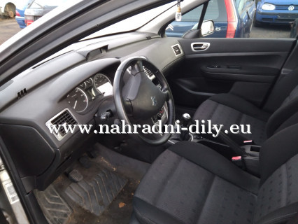 Peugeot 307 combi stříbrná - díly z tohoto vozu / nahradni-dily.eu