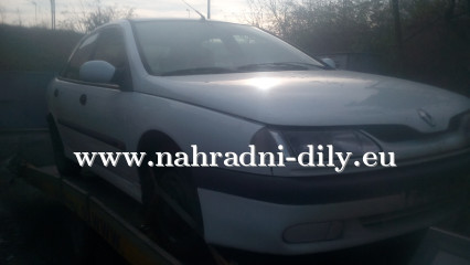 Renault Laguna bílá - díly z tohoto vozu / nahradni-dily.eu