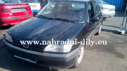 Peugeot 306 modrá - díly z tohoto vozu