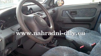 Renault Clio modrá - díly z tohoto vozu / nahradni-dily.eu