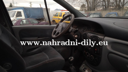 Renault Scenic modrá - díly z tohoto vozu / nahradni-dily.eu