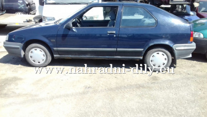 Renault 19 modrá na náhradní díly Tábor / nahradni-dily.eu