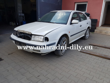 ŠKODA OCTAVIA 1.6i, motor AEE, barva 1026 na náhradní díly Pardubice