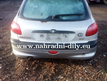 Peugeot 206 stříbrná na náhradní díly Pardubice / nahradni-dily.eu