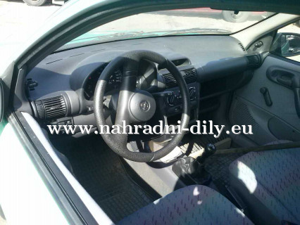 Opel Corsa zelená na náhradní díly Písek / nahradni-dily.eu