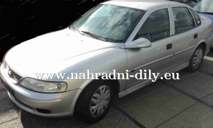 Opel Vectra stříbrná na náhradní díly Praha / nahradni-dily.eu