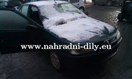 Peugeot 306 zelená na díly České Budějovice / nahradni-dily.eu