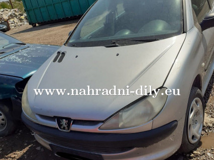 Peugeot 206 stříbrná na náhradní díly / nahradni-dily.eu